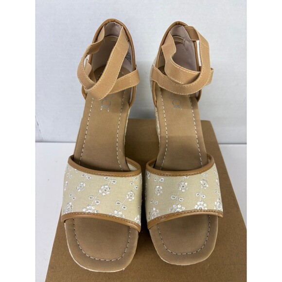 Sugar Womens Sgr-Harlow White Eyelet Flower Design Wedge Slip On Sandals Sz 8.5M - Picture 5 of 6